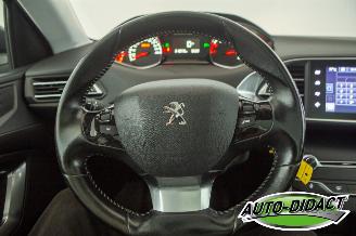 Peugeot 308 1.2 PureTech Pano Navi Clima Blue Lease Executive picture 5