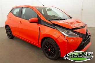 Toyota Aygo 1.0 VVT-i Navi Airco x-play picture 2