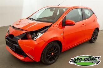 Unfallwagen Toyota Aygo 1.0 VVT-i Navi Airco x-play 2015/9
