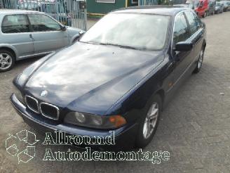 Salvage car BMW 5-serie 5 serie (E39) Sedan 520i 24V (M54-B22(226S1)) [125kW]  (09-2000/06-200=
3) 2001
