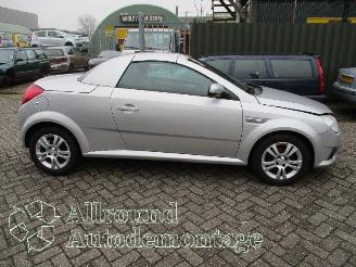 Opel Tigra Tigra Twin Top Cabrio 1.4 16V (Z14XEP(Euro 4)) [66kW]  (06-2004/12-201=
0) picture 7