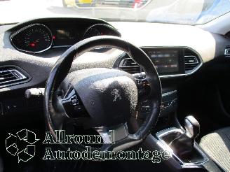 Peugeot 308 308 SW (L4/L9/LC/LJ/LR) Combi 5-drs 1.2 12V e-THP PureTech 110 (EB2DT(=
HNZ)) [81kW]  (03-2014/12-2021) picture 10