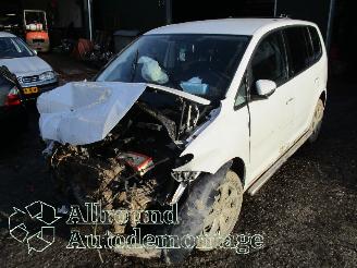 rozbiórka samochody osobowe Volkswagen Touran Touran (1T3) MPV 2.0 TDI 16V 140 (CFHC) [103kW]  (05-2010/05-2015) 2015