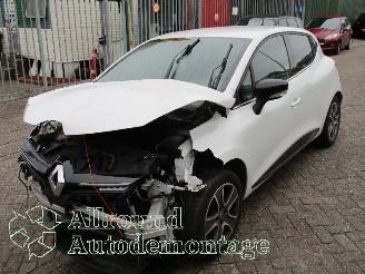 Salvage car Renault Clio Clio IV (5R) Hatchback 5-drs 0.9 Energy TCE 90 12V (H4B-400(H4B-A4)) [=
66kW]  (11-2012/08-2021) 2014/0