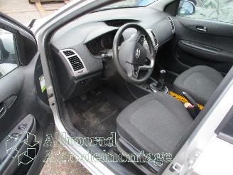 Hyundai I-20 i20 Hatchback 1.2i 16V (G4LA) [57kW]  (09-2008/12-2012) picture 9