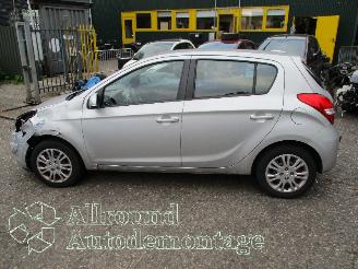 Hyundai I-20 i20 Hatchback 1.2i 16V (G4LA) [57kW]  (09-2008/12-2012) picture 8