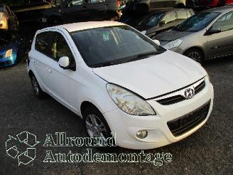 Hyundai I-20 i20 Hatchback 1.2i 16V (G4LA) [57kW]  (09-2008/12-2012) picture 2