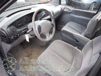 Chrysler Voyager  picture 9