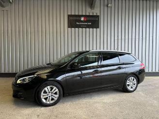 Gebrauchtwagen PKW Peugeot 308 SW PureTech 1.2 Panorama / Navi / LED 2019/6