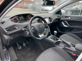 Peugeot 308 SW PureTech 1.2 Panorama / Navi / LED picture 8