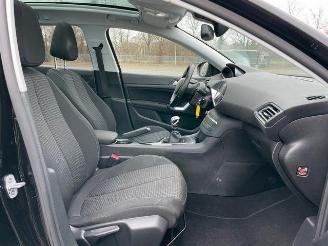 Peugeot 308 SW PureTech 1.2 Panorama / Navi / LED picture 12