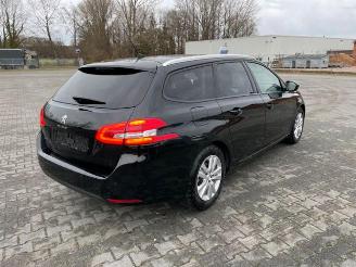 Peugeot 308 SW PureTech 1.2 Panorama / Navi / LED picture 5