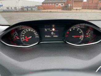 Peugeot 308 SW PureTech 1.2 Panorama / Navi / LED picture 17