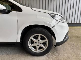 Peugeot 2008 Active Autom / Panorama / Navigation picture 10