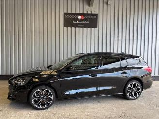 Unfallwagen Ford Focus Turnier ST-Line Autom / LED 2019/10