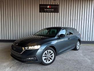 Skoda Octavia 2.0 TDI DSG Combi Style Head-Up picture 2