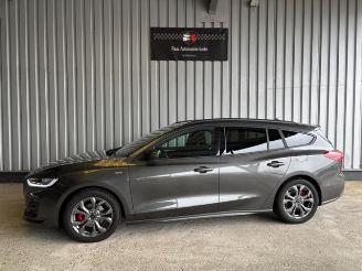 Vaurioauto  passenger cars Ford Focus Turnier ST-Line Style 2022/10