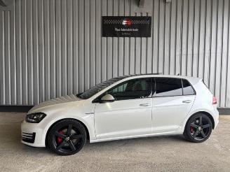 occasion passenger cars Volkswagen Golf VII Lim. GTD Panorama / Sound-System 2016/8