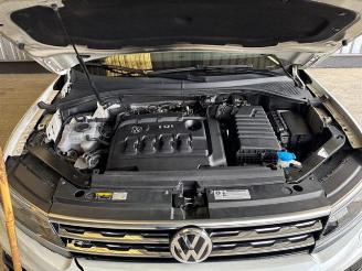 Volkswagen Tiguan Highline 2.0 TDI 4Motion R-Line Pano Voll picture 15