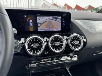 Mercedes EQA 300 4Matic Panorama / AHK picture 19