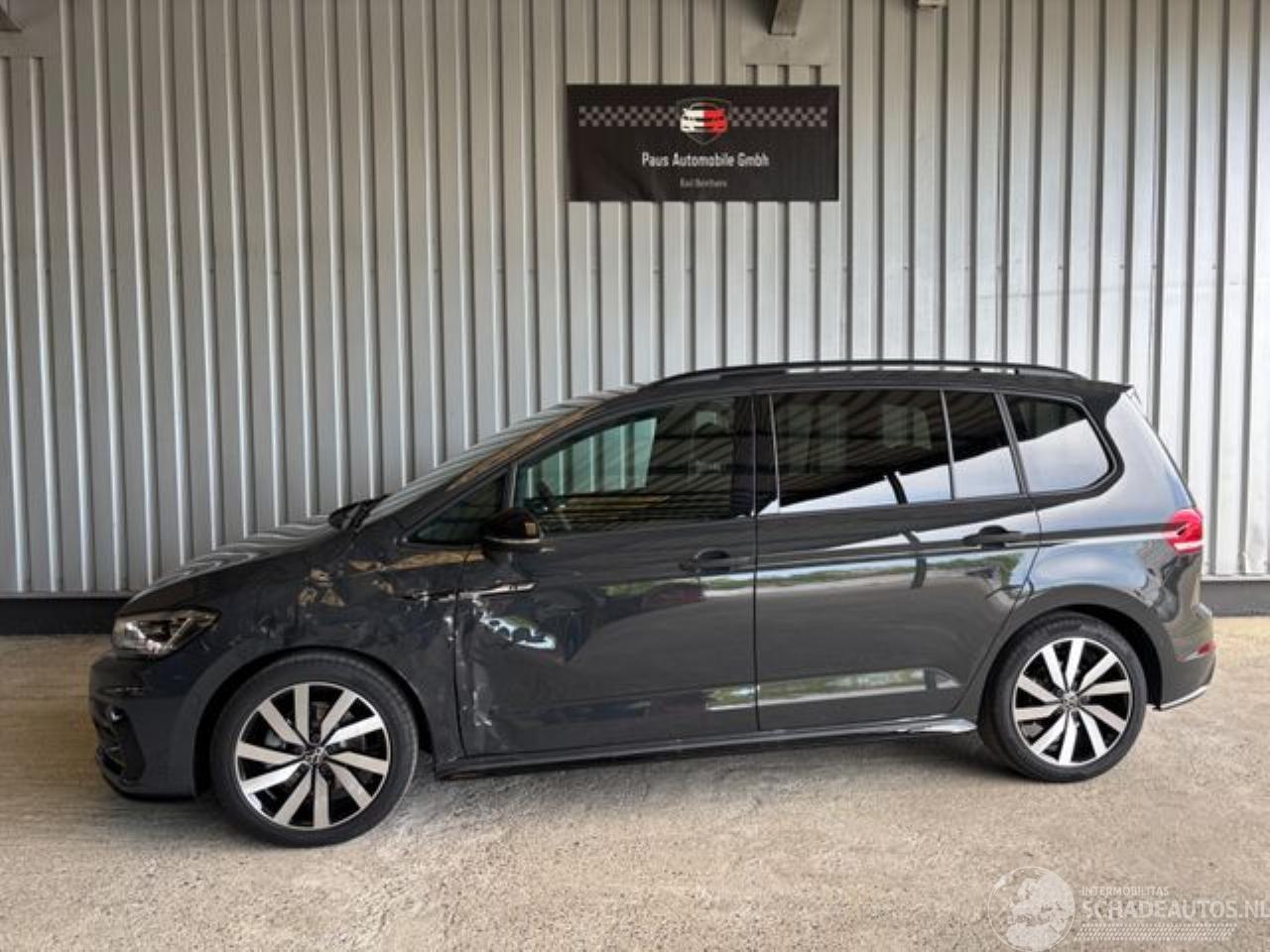 Volkswagen Touran Highline R-Line Pano / 7-Sitzer / 800KM