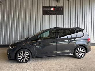 damaged passenger cars Volkswagen Touran Highline R-Line Pano / 7-Sitzer / 800KM 2026/3