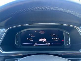 Volkswagen Tiguan Highline R-Line 4Motion DSG / Panorama picture 17