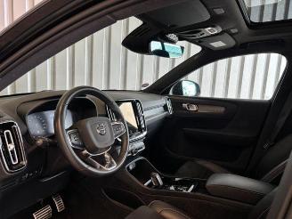 Volvo XC40 R Design Recharge Plug-In Hybrid Panorama picture 10