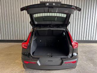 Volvo XC40 R Design Recharge Plug-In Hybrid Panorama picture 15
