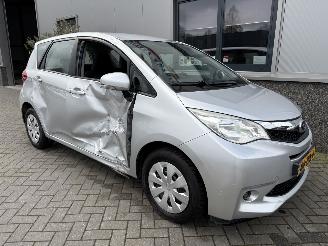 Voiture accidenté Subaru Trezia 1.3 Comfort 2013/3