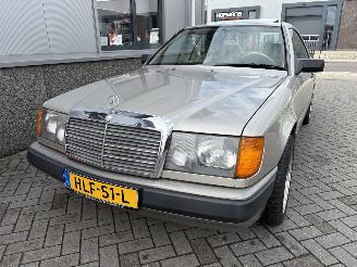 Mercedes 200-serie 230CE Automaat picture 15