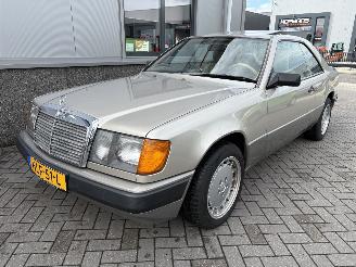 Mercedes 200-serie 230CE Automaat picture 17