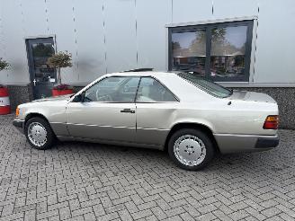 Mercedes 200-serie 230CE Automaat picture 21