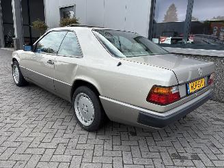 Mercedes 200-serie 230CE Automaat picture 24