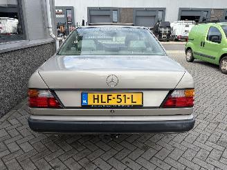 Mercedes 200-serie 230CE Automaat picture 28