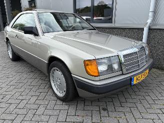 Mercedes 200-serie 230CE Automaat picture 2