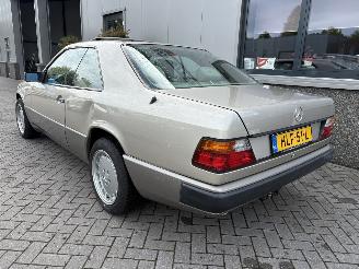 Mercedes 200-serie 230CE Automaat picture 23