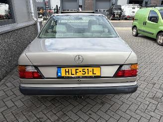 Mercedes 200-serie 230CE Automaat picture 27