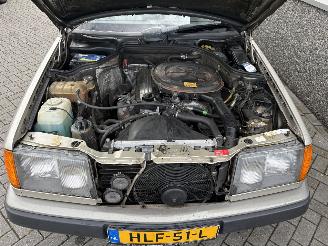 Mercedes 200-serie 230CE Automaat picture 6