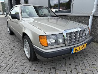 Mercedes 200-serie 230CE Automaat picture 3