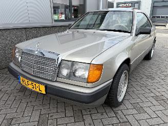 Mercedes 200-serie 230CE Automaat picture 16