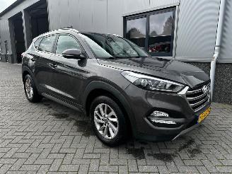 Vaurioauto  passenger cars Hyundai Tucson 1.6 GDI Comfort 2016/8
