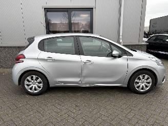 Peugeot 208 1.2 PureTech Blue Lion picture 5