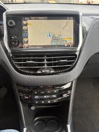 Peugeot 2008 1.2 PureTech Crossway picture 19