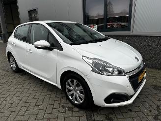 damaged passenger cars Peugeot 208 1.6 BlueHDi Blue Lease 2018/4