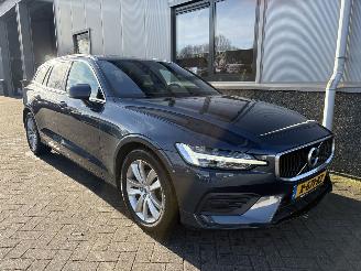 Schadeauto Volvo V-60 2.0 D3 Momentum 2019/3