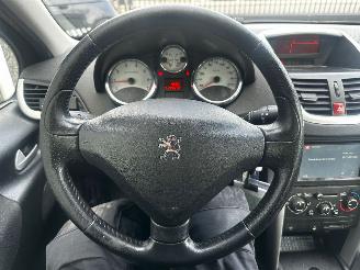 Peugeot 207 1.4 VTi Access picture 11