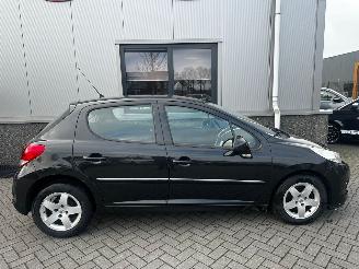 Peugeot 207 1.4 VTi Access picture 2