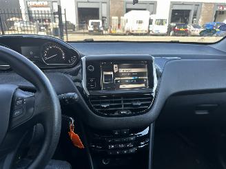 Peugeot 208 1.2 VTi Envy picture 18