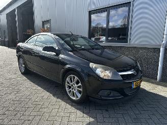 Vaurioauto  passenger cars Opel Astra TWIN TOP 1.8 Temptation 2008/4
